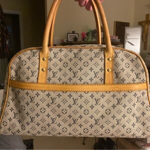 Authentic Louis Vuitton Marie in excellent condition. A condition